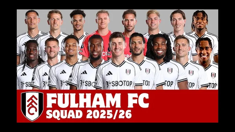 Cầu thủ Fulham Utd và Cumberland Utd tranh chấp trên sân Cầu thủ Fulham Utd và Cumberland Utd tranh chấp trên sân