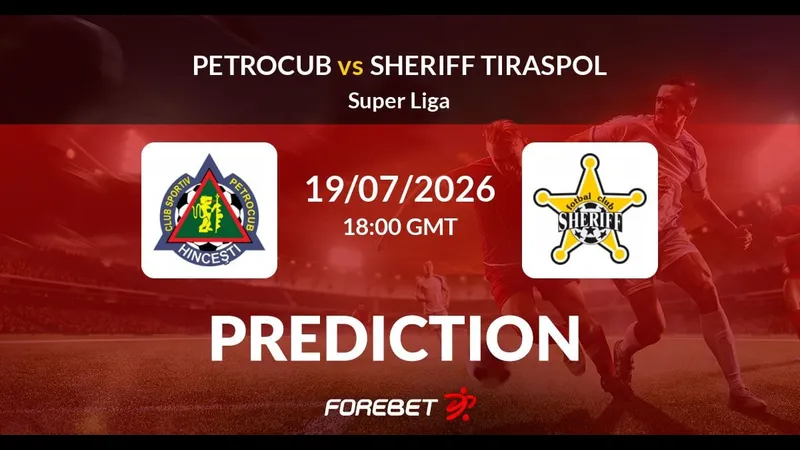 Cầu thủ Petrocub và Sheriff Tiraspol đua tranh quả bóng trên sân cỏ Cầu thủ Petrocub và Sheriff Tiraspol đua tranh quả bóng trên sân cỏ
