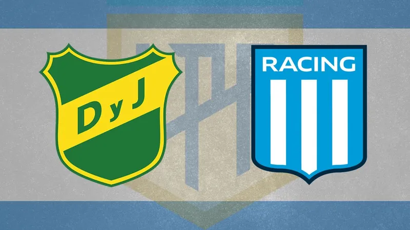 Cầu thủ Racing Club và Defensa y Justicia tranh chấp bóng trên sân